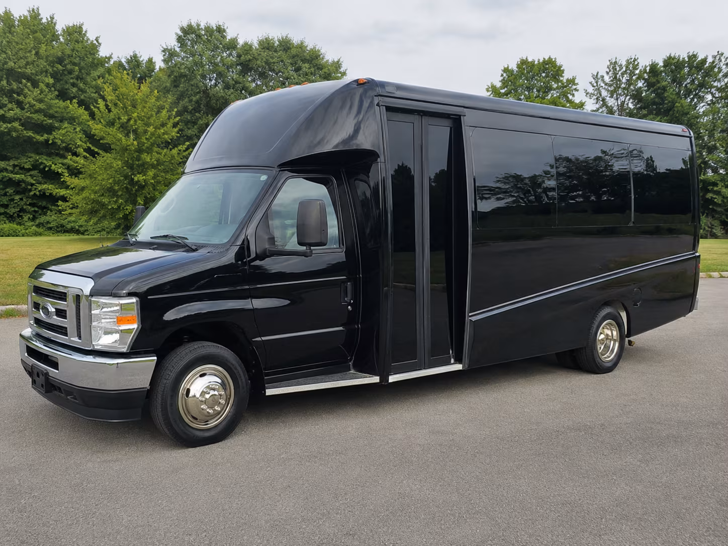 minibus rentals for intimate gloucester wedding ceremonies and vineyard events